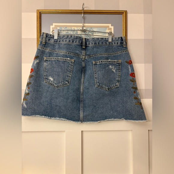 Zara Blue Denim Skirt with Red Floral Embroidery Size Large - Picture 4 of 8
